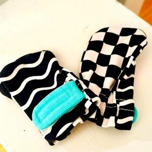 Lovevery High Contrast Mittens